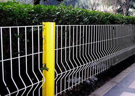 China Sicherheits-Dreieck-verbiegender Zaun/faltete die Masche, die für/Straßen-Zaun im Freien ficht fournisseur