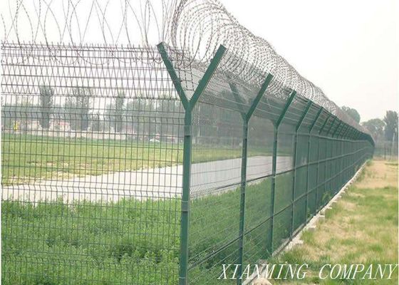 China Pulver-überzogene Bauernhof-Masche, die Sicherheit für das Landwirtschafts-Pflanzen einzäunt fournisseur