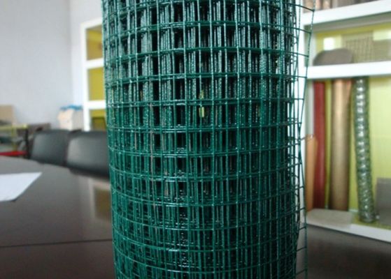 China PVC beschichtete die Stahlmasche, welche die Platten einzäunt, die für Tiergröße des käfig-50X150 dunkelgrün sind fournisseur