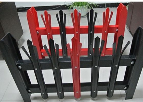 China W / D galvanisierte Stahlpfosten-Stangen-Zaun, das Geländer-Palisade-Fechten und die Tore fournisseur