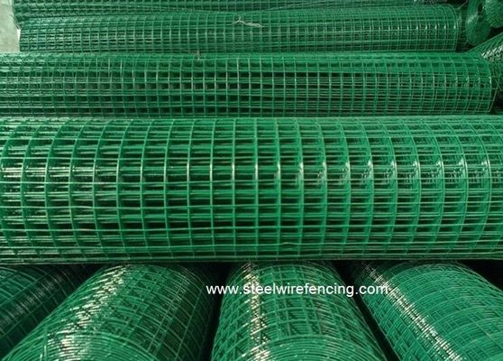China 2 x 2 PVC beschichtetes geschweißtes Maschendraht-Rollenquadrat-Maschen-Loch für Hühnerkäfig fournisseur