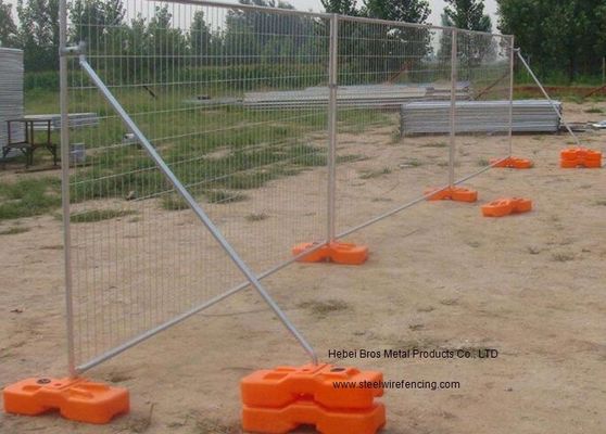 China Heiße eingetauchte galvanisierte Stahlzaun-Platten, asphaltieren beweglicher Zaun-vorübergehenden Zaun fournisseur